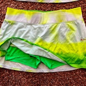 Nike scort size medium